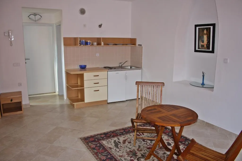 Apartments Lalic فيرسار