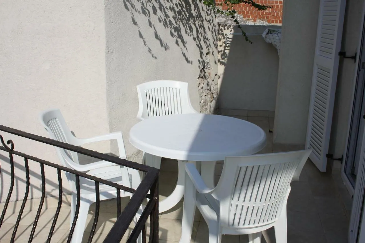 Apartments Lalic فيرسار