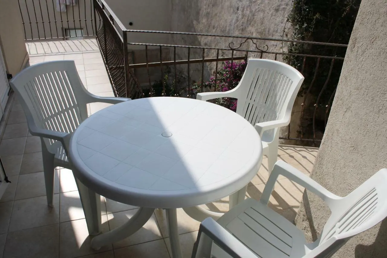 Apartments Lalic فيرسار
